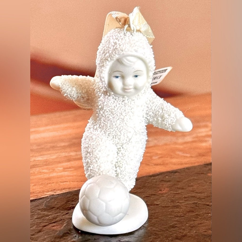 With tag attached, Rare Retired in 2002 Snowbabies “Score” Ornament